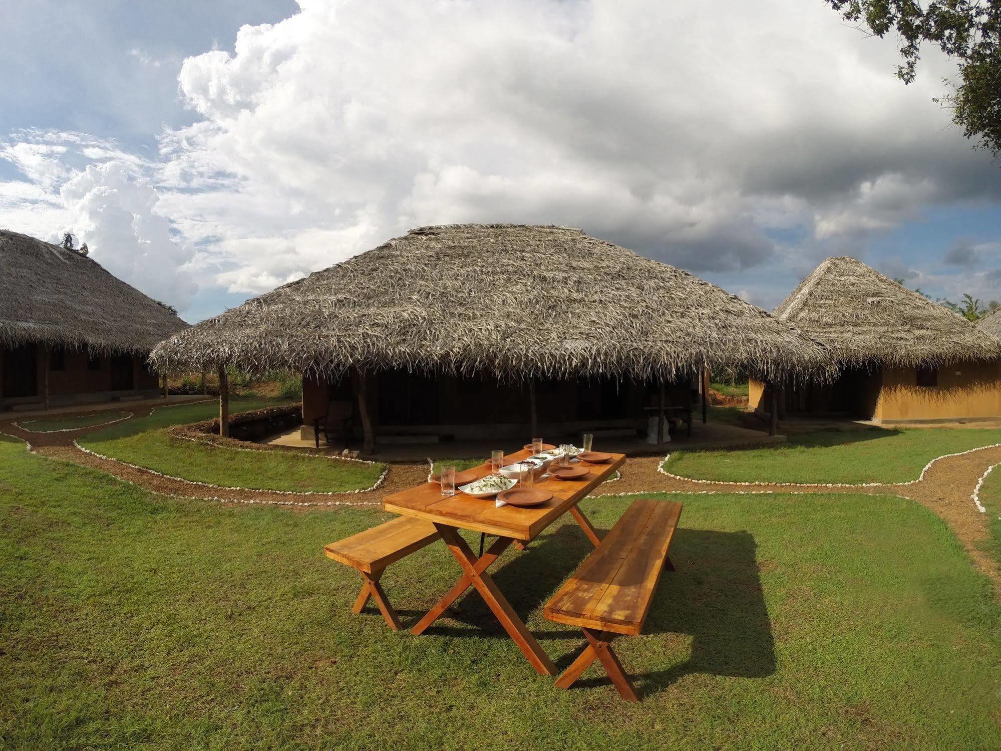 Cloudz Sigiriya Hotel Bagian luar foto